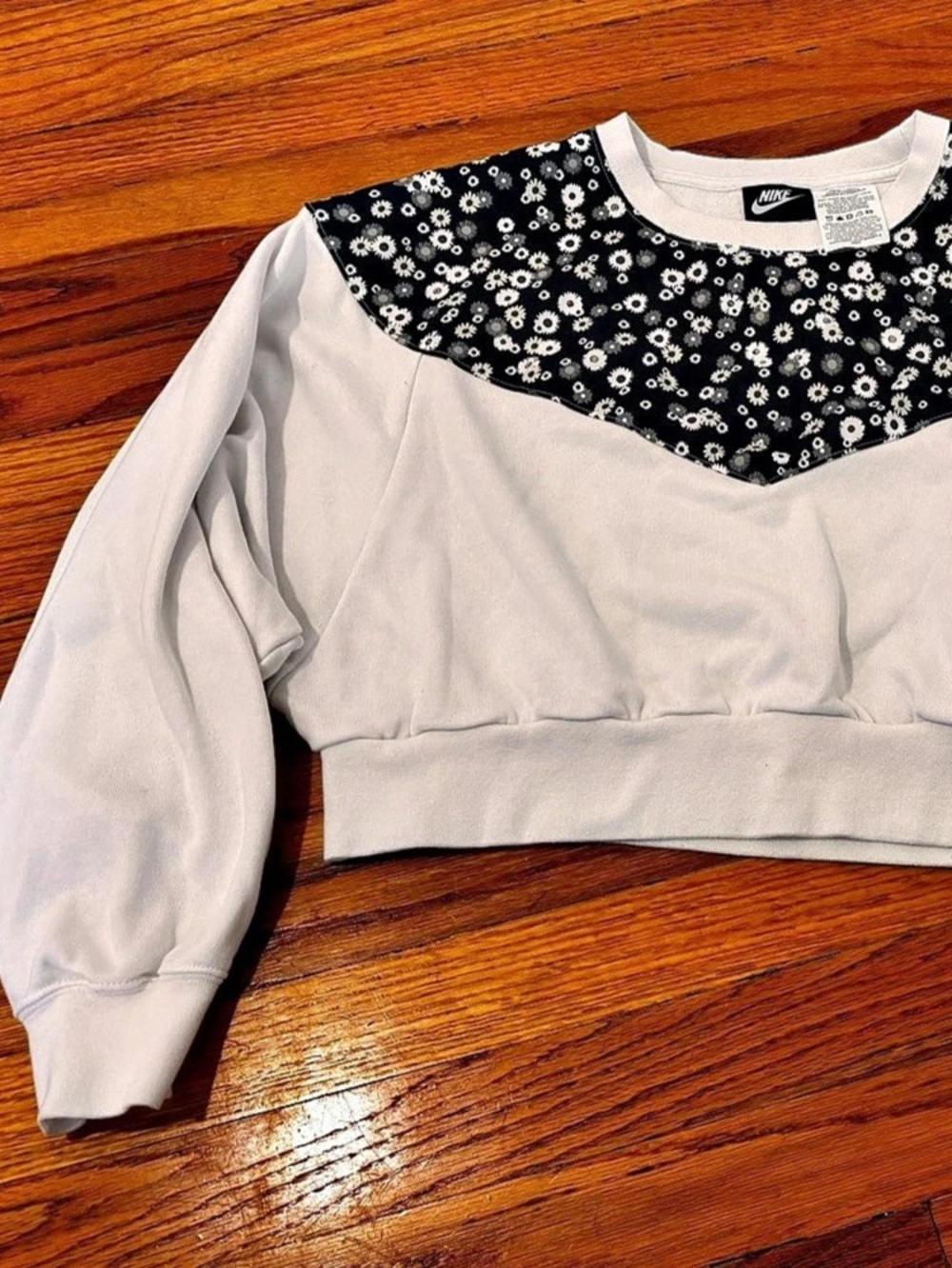 Nike Floral Panel Crewneck Sweatshirt Size Medium